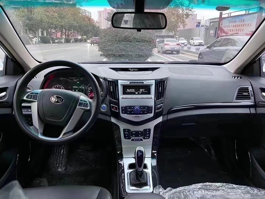 2019 BYD E5 450 400KM EV 자동차 0KM 재판 최고 속도 130KM/h 4 문 5 좌석 매우 재고