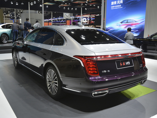 ESC-장비한 Hongqi H9 2.0T 세단 전기 후면 거울 및 최적의 운전