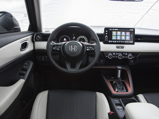 혼다 베젤 2023 엘리트 에디션 1.5L CVT SUV R17 타이어 및 LED 낮 조명