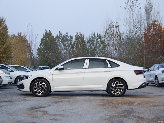 2023 폭스바겐 사지타 300TSI DSG 리프 버전 세단 후방 카메라 및 자동 AC