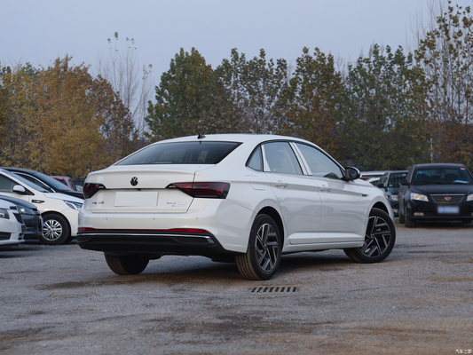 2023 폭스바겐 사지타 300TSI DSG 리프 버전 세단 후방 카메라 및 자동 AC