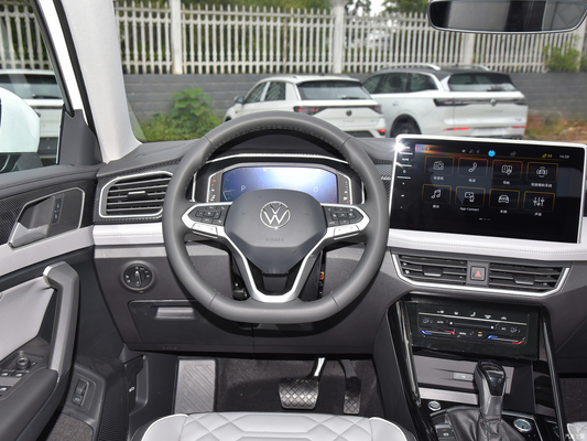 폭스바겐 타이론 300TSI 2륜 구동 럭셔리 플러스 고급 버전 SUV 5석