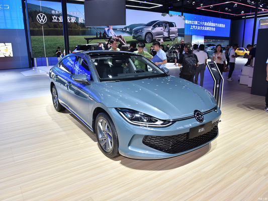 유로 VI 배출량 표준 2024 폭스바겐 라만도 L 200TSI DSG 트렌디 버전 해치백