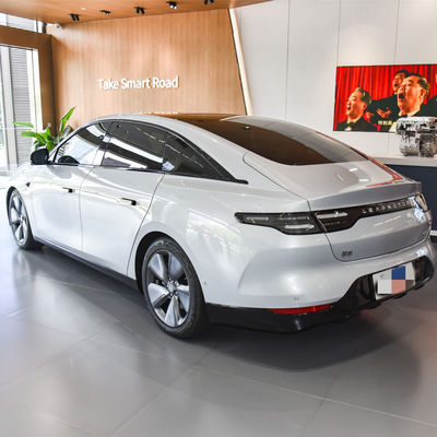 대형 우주 점프모터 C01 EV 자동차 카로 전기자동차 성인용 자동차와 R18 타이어 사이즈