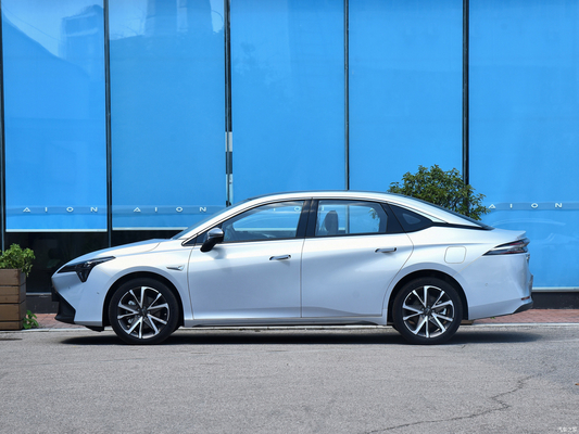 70 Zhijia GAC Aion S 플러스 세단 4810*1880*1515mm 510KM 장거리 전기 자동차