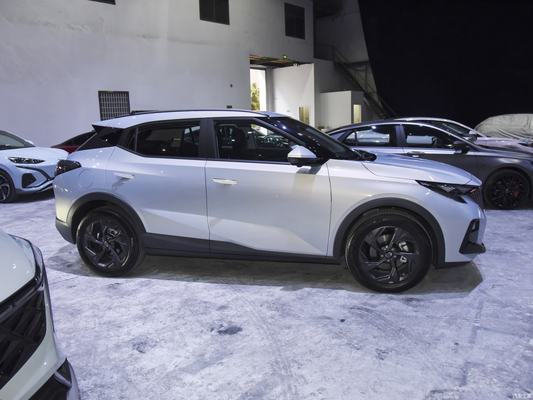 -made 2023 GAC Trumpchi GS3 SUV 파노라믹 선루프와 FWD 드라이브