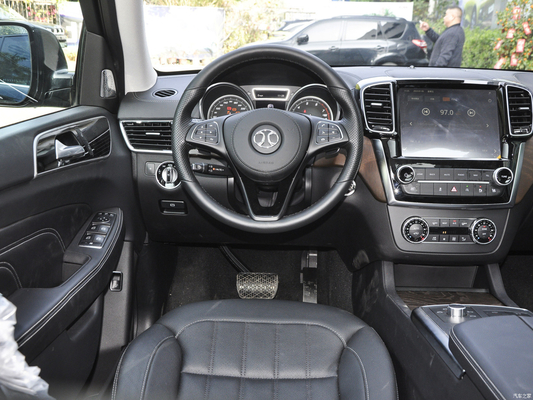 2023 BAIC BJ90SUV 3.0T 산하에서 만든 클래식 최고판 TPMS와 ESC 설치