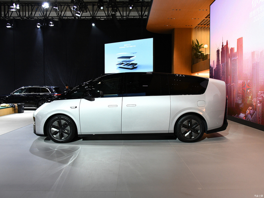2023 MAX MPV 리 메가 오토 EVC 자동차 총 모터 전력 400KW 및 CLTC 범위 700KM