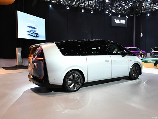 2023 MAX MPV 리 메가 오토 EVC 자동차 총 모터 전력 400KW 및 CLTC 범위 700KM