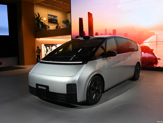 2023 MAX MPV 리 메가 오토 EVC 자동차 총 모터 전력 400KW 및 CLTC 범위 700KM
