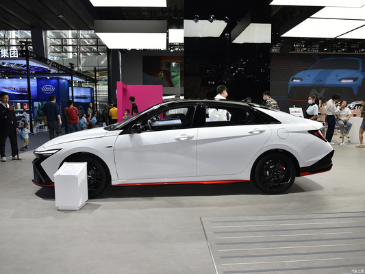 2023 현대 엘란트라 1.5L CVT 럭스 세단