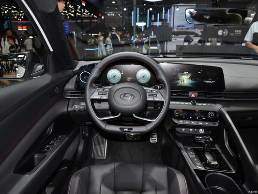 2023 현대 엘란트라 1.5L CVT 럭스 세단