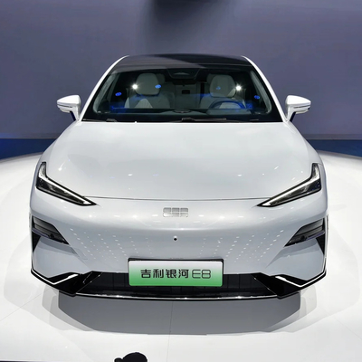 에너지 전기 기일리 갤럭시 E8 자동차 4도어 5자리 200KW 전력 및 넓은 인테리어