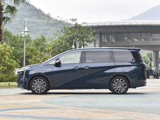 5도어 7석 중형 MPV Trumpchi E8 Max PHEV 하이브리드 차량 150km 범위