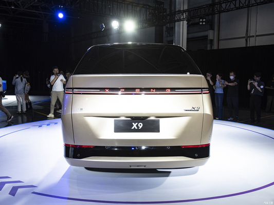 MAX 버전 Xpeng x9 4wd 5293*1988*1785 차원 및 순수 전기 크루즈 범위