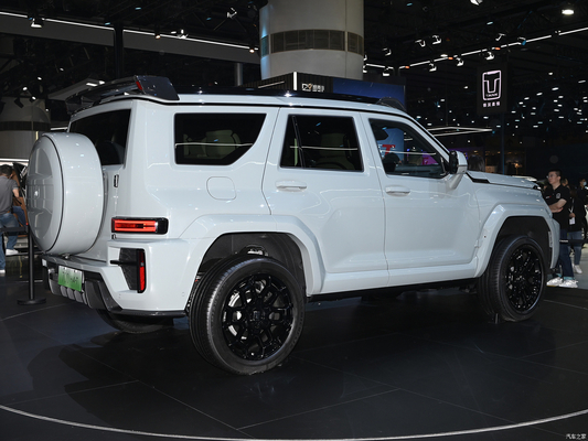 탱크 700 Hi4-T 2024 하이브리드 SUV 120KW 모터 전력 및 5 문 5 좌석 카시 구조