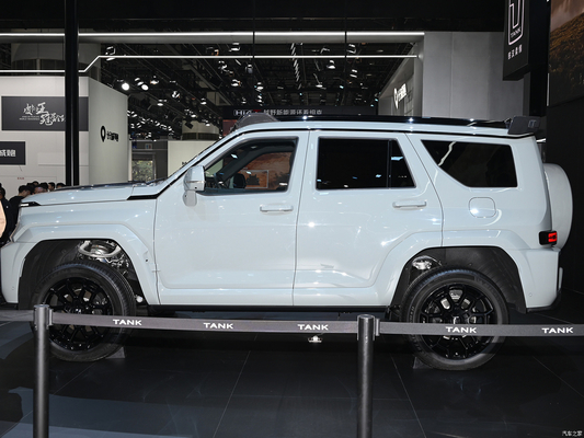 탱크 700 Hi4-T 2024 하이브리드 SUV 120KW 모터 전력 및 5 문 5 좌석 카시 구조