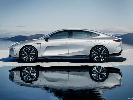 200KW 단일 모터 2024 지일리 갤럭시 인헤 E8 665km 스타쉽 보이어지 에디션 에너지 차량